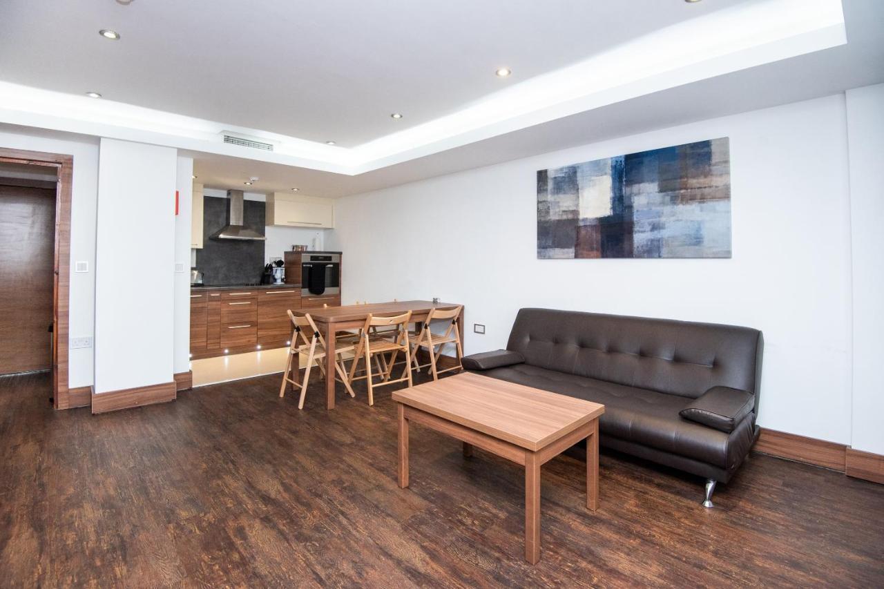 Livin' Serviced Apartments Watford  Dış mekan fotoğraf